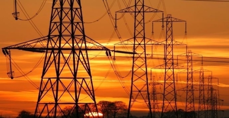 A746fe cropped istock 000003058682medium electric power lines x800