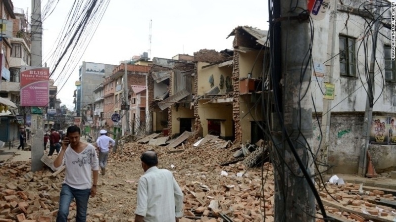 652a2f 150425101127 nepal earthquake street rubble exlarge 169 x800