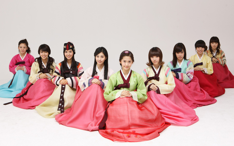 62794a korean girls in national dress 079192  x800