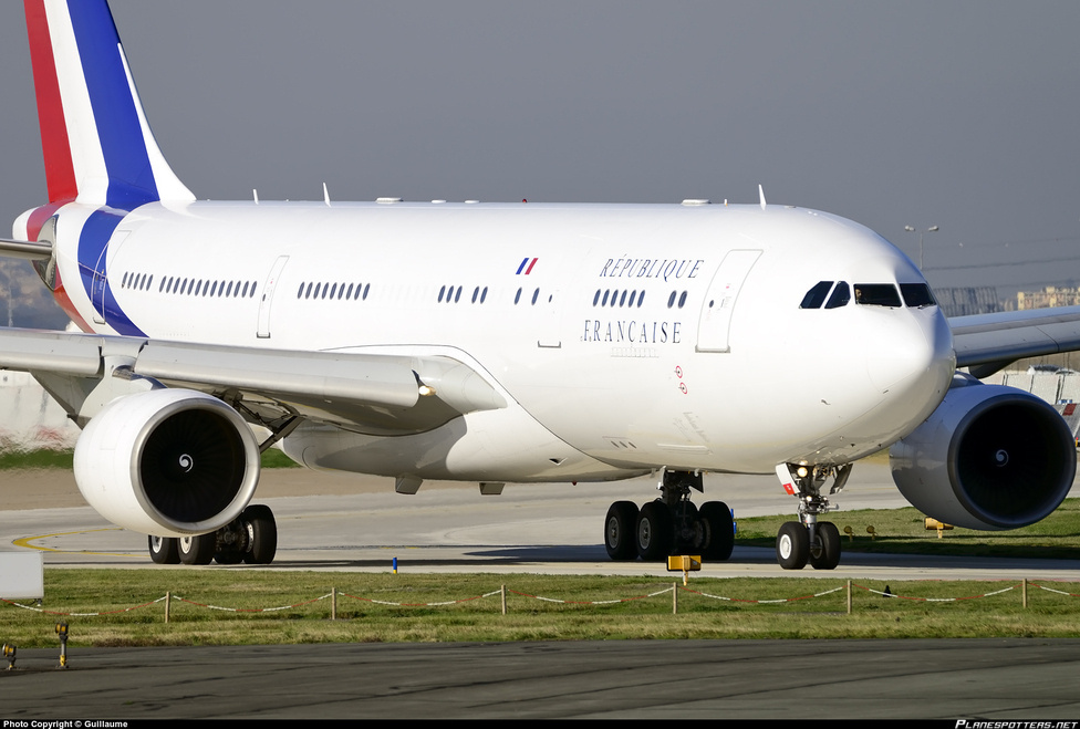 Болзошгүй тэсрэлтээс сэргийлж Air France-ын хоёр онгоцыг газардуулжээ