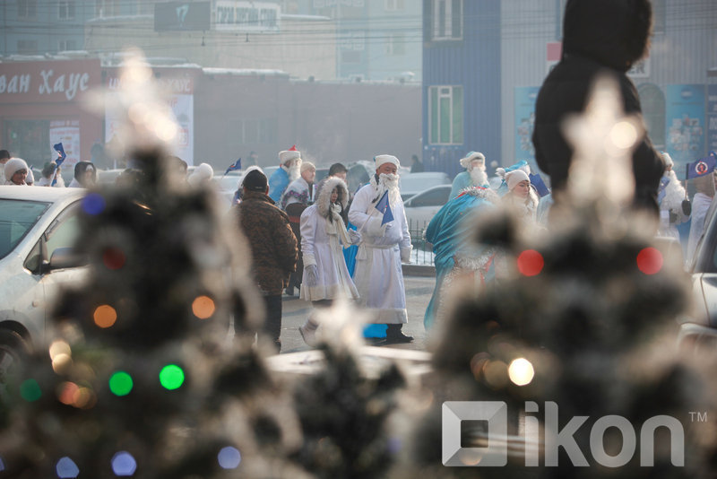 ФОТО: Өвлийн өвгөн, цасан охидын ПАРАД