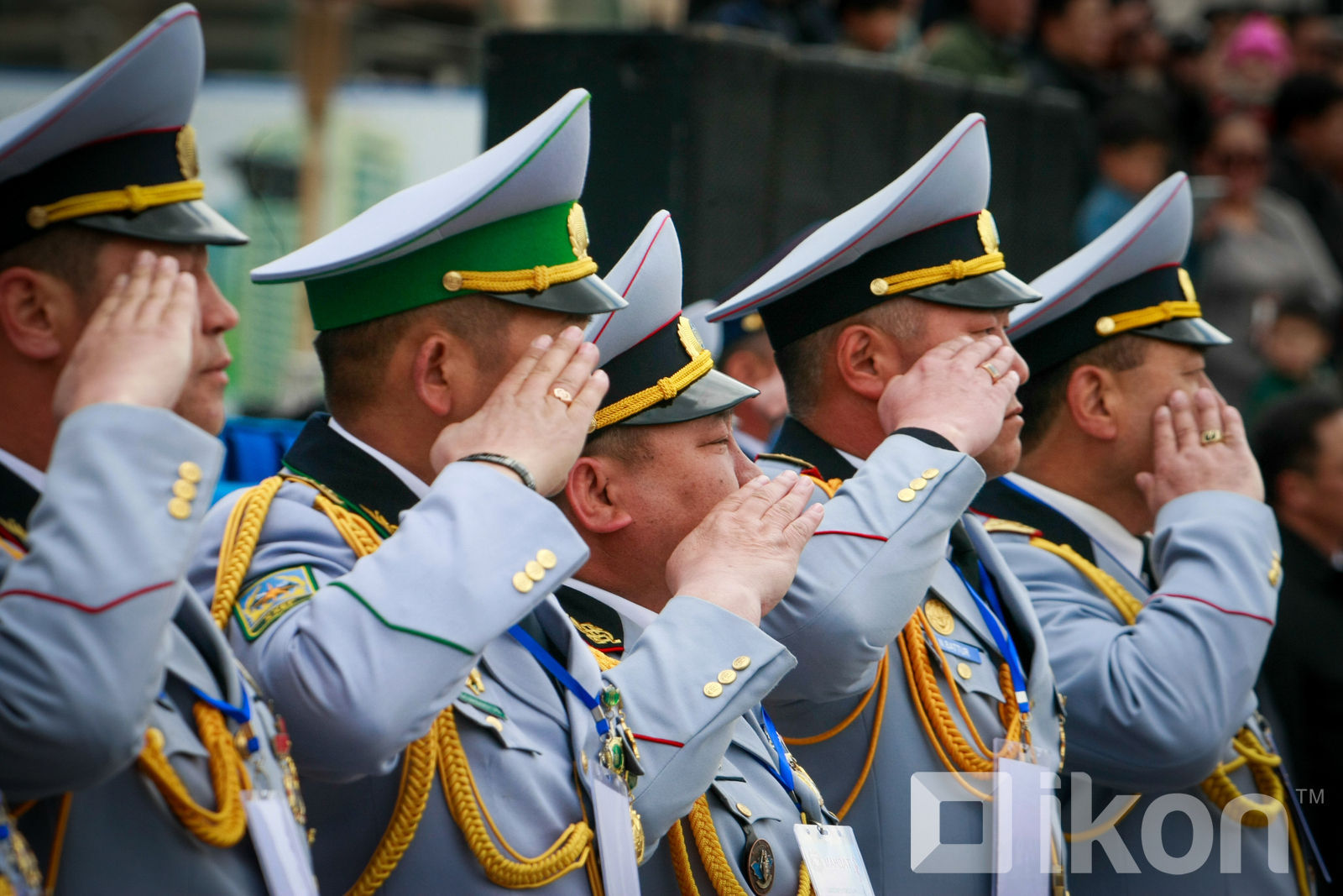Цэргийн алба хаагчдын дүрэмт хувцас, цол, ялгах тэмдгийн загварыг ...