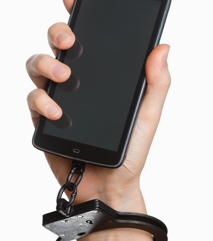 32a748 handcuffed to smart phone x220