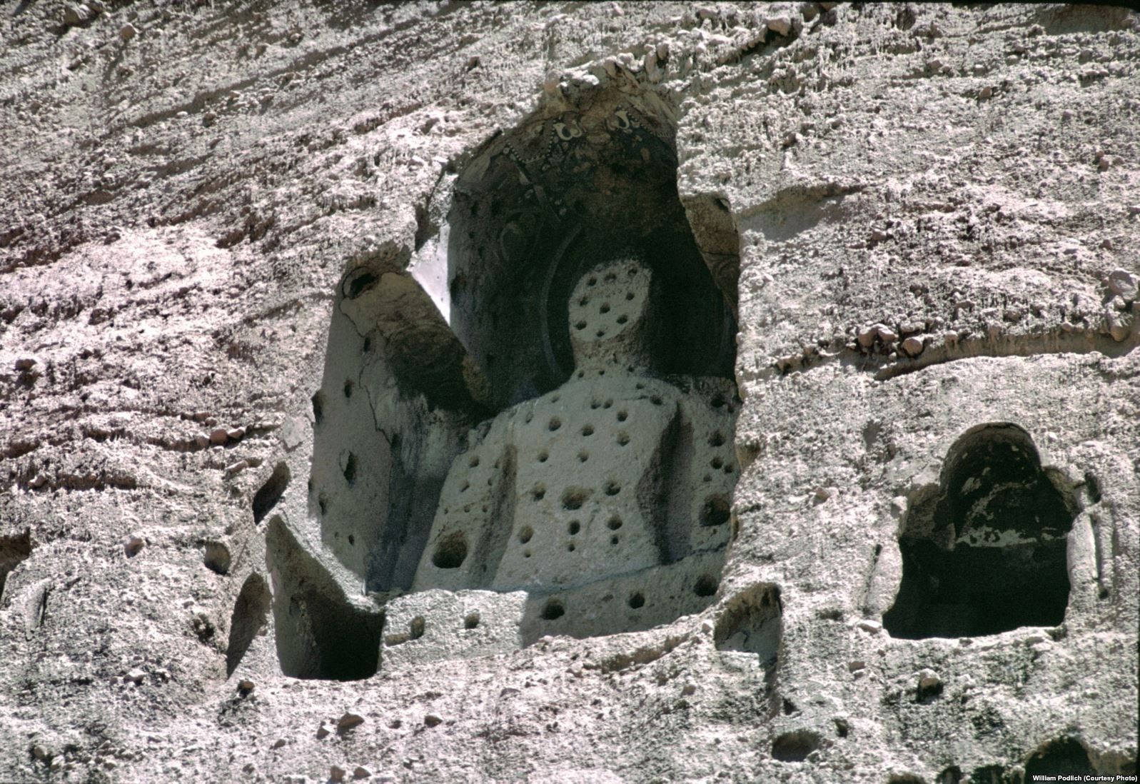 разрушенная статуя будды в афганистане