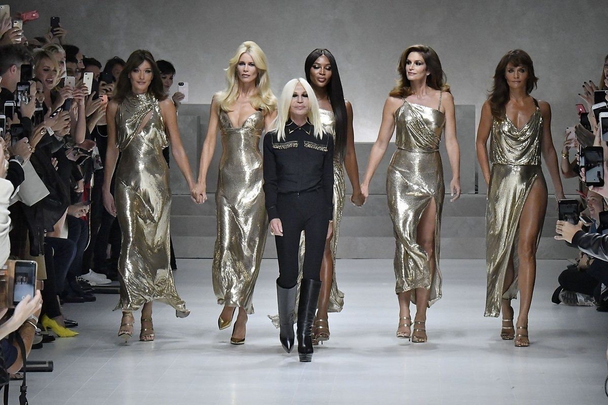 Италийн Versace брэндийг Америкийн Michael Kors худалдан авлаа