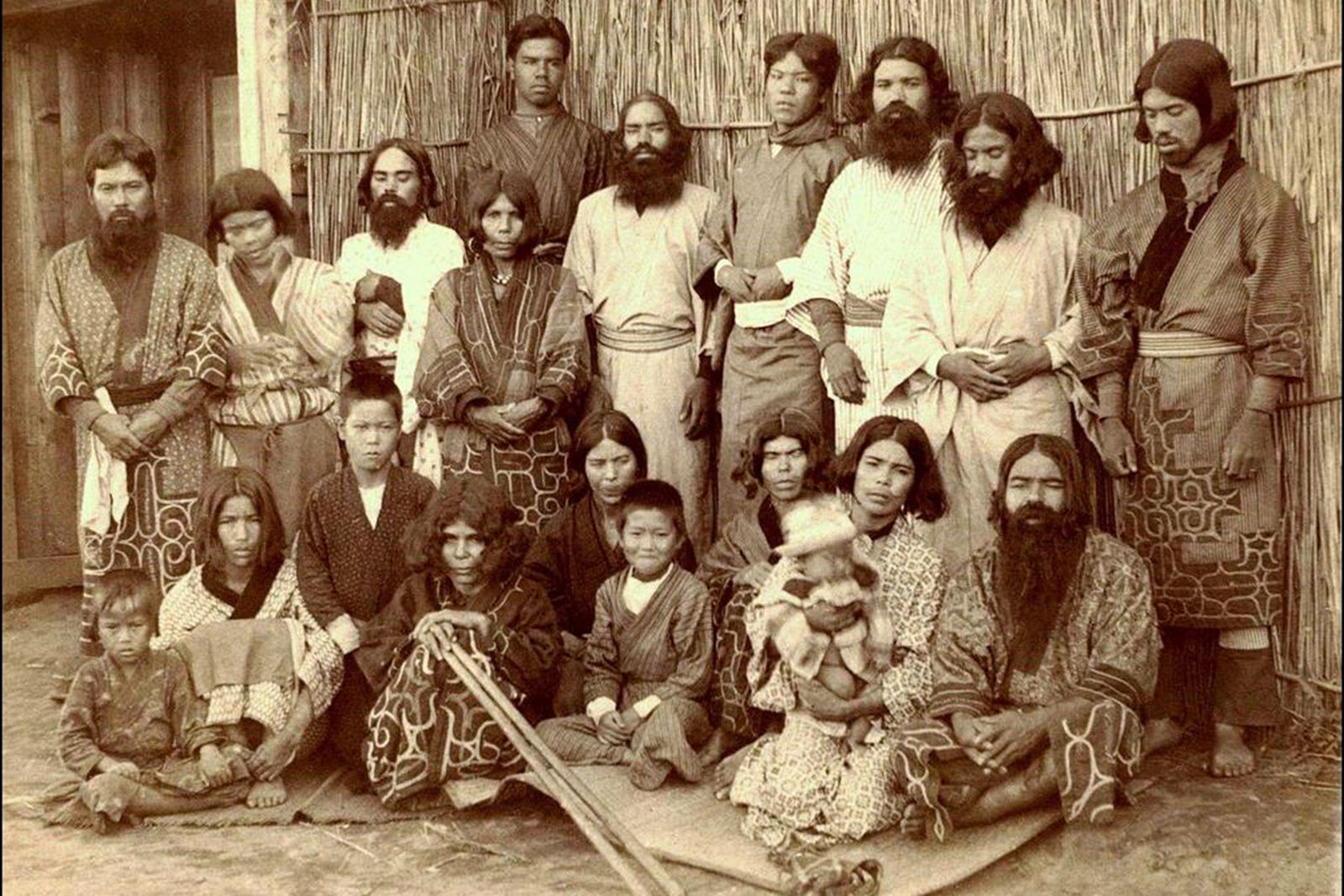 Айны народ в японии. Древний житель японии. Древний житель японии. Коренные жители японии айны. Коренные жители японии айны.