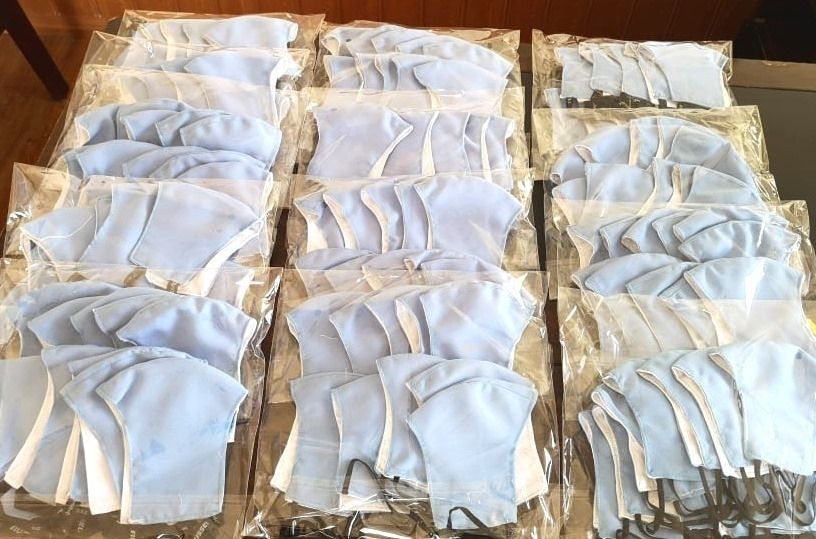 Хилчин эмэгтэйчүүд 1,000 ширхэг амны хаалт оёж, тараажээ