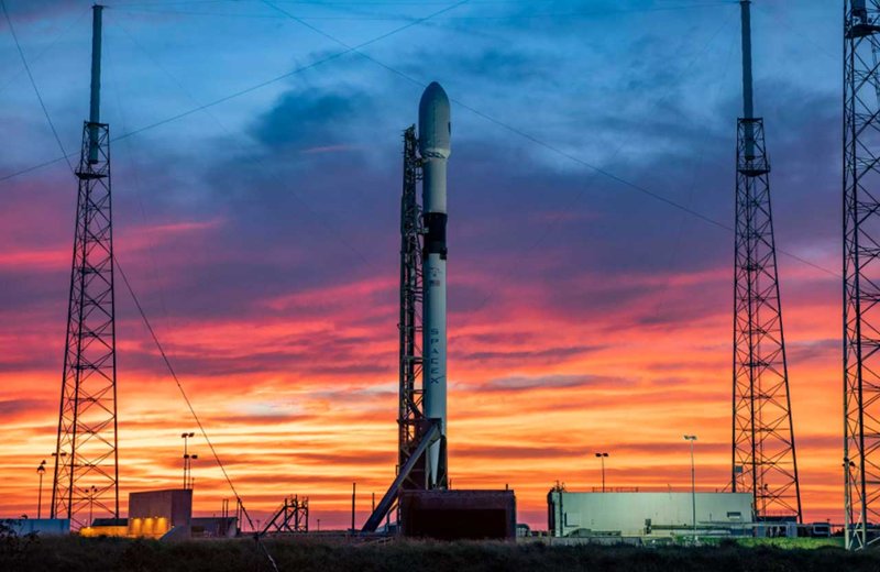 SpaceX нэг пуужингаар хамгийн олон хиймэл дагуулж хөөргөж, дэлхийн дээд ...