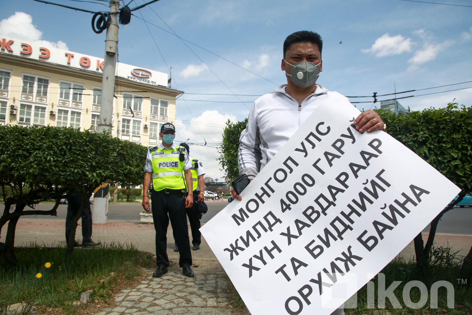 ФОТО: Иргэд хавдрын эмнэлэг барьж өгөхийг шаардав
