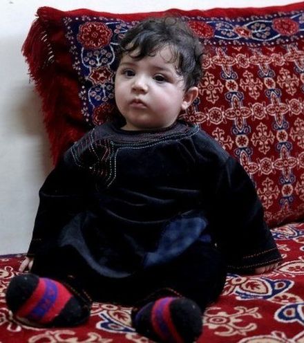 Zih6zq afghan baby lost at airport x220