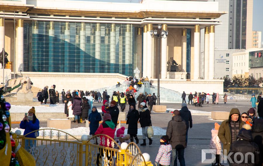 ФОТО: Төв талбай дахь өнөөдрийн өнгө төрх