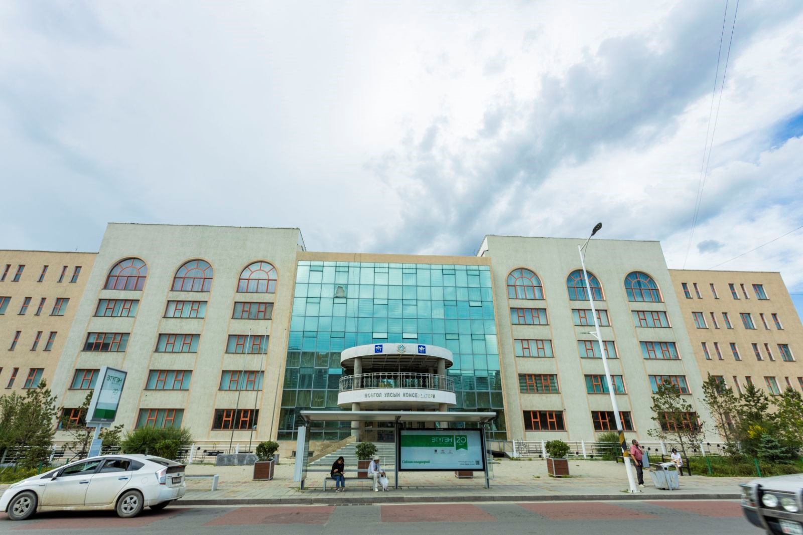 RIVER CASTLE BUSINESS APARTMENT Эрхэм таныг загварын байранд урьж байна