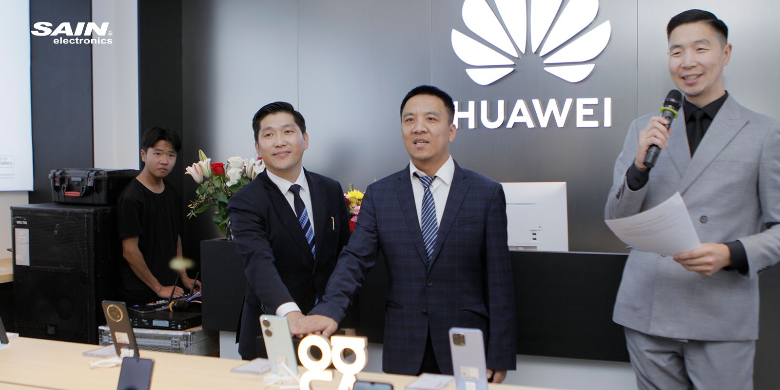 HUAWEI брэндийн албан ёсны дэлгүүр Шангри-Ла моллд нээгдлээ
