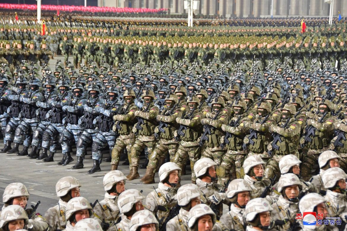 Ким Жон Ун охины хамт цөмийн шинэ зэвсэг оролцуулсан цэргийн парадыг ...