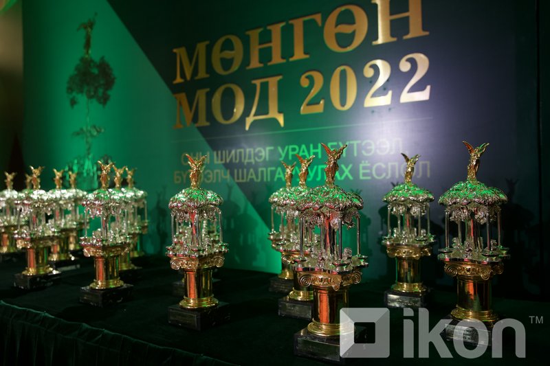 ФОТО: “Мөнгөн мод“-ын эзэд