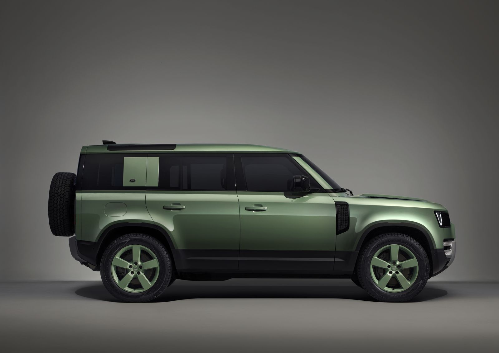 Монголд цор ганц Defender 75 Limited Edition загвар...