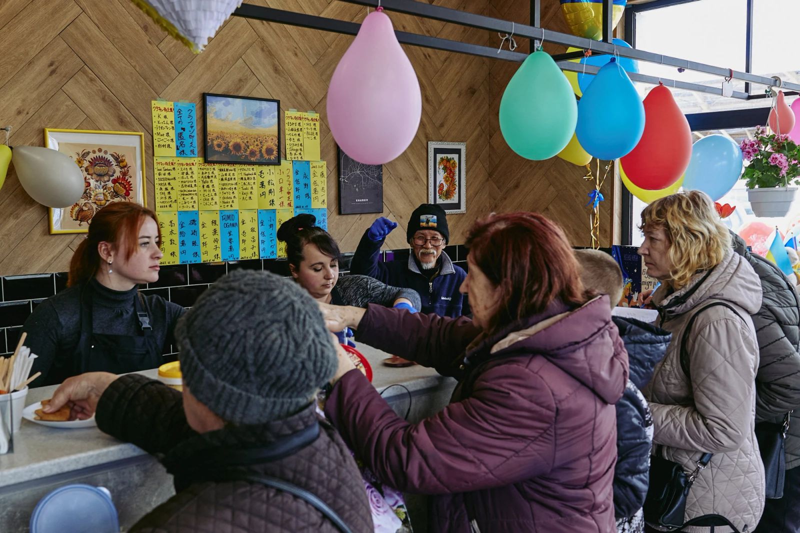 Японы өндөр настан Украины Харьков хотод үнэ төлбөргүй кафе нээжээ