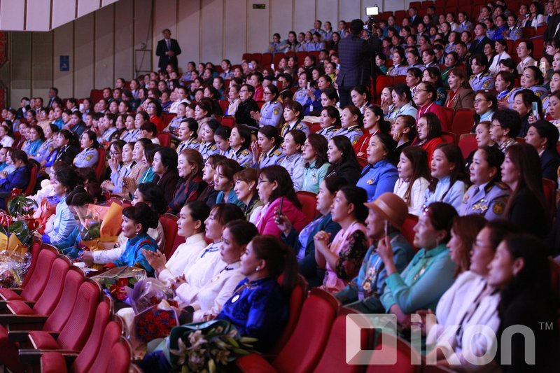 ФОТО: 450 гаруй хилчин эмэгтэй Соёлын төв өргөөнд чуулав