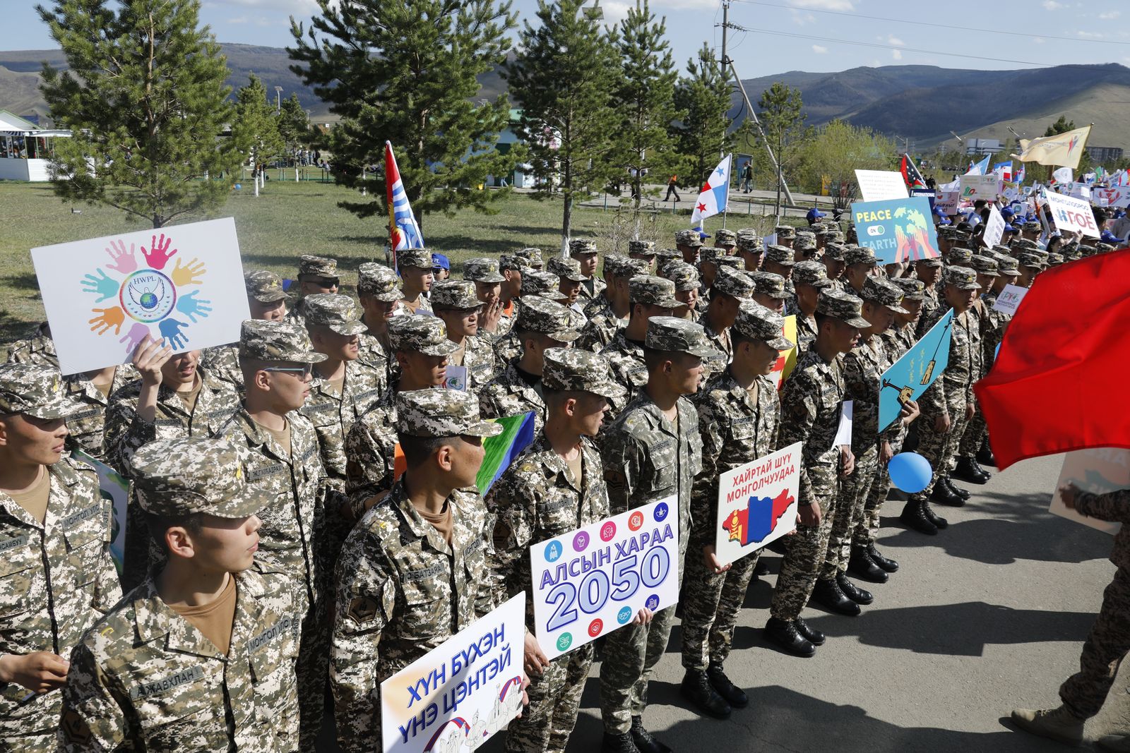 6bag3z__3_x974 10,000 хүн “Монгол бахархал” энх тайвны алхалтад нэгдэж, Үндэсний цэцэрлэгт хүрээлэнг дүүргэлээ