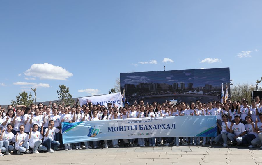 9danfk__8_h450 10,000 хүн “Монгол бахархал” энх тайвны алхалтад нэгдэж, Үндэсний цэцэрлэгт хүрээлэнг дүүргэлээ