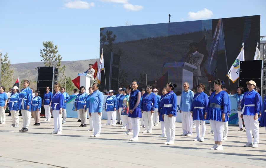 fl3ui4__5_h450 10,000 хүн “Монгол бахархал” энх тайвны алхалтад нэгдэж, Үндэсний цэцэрлэгт хүрээлэнг дүүргэлээ