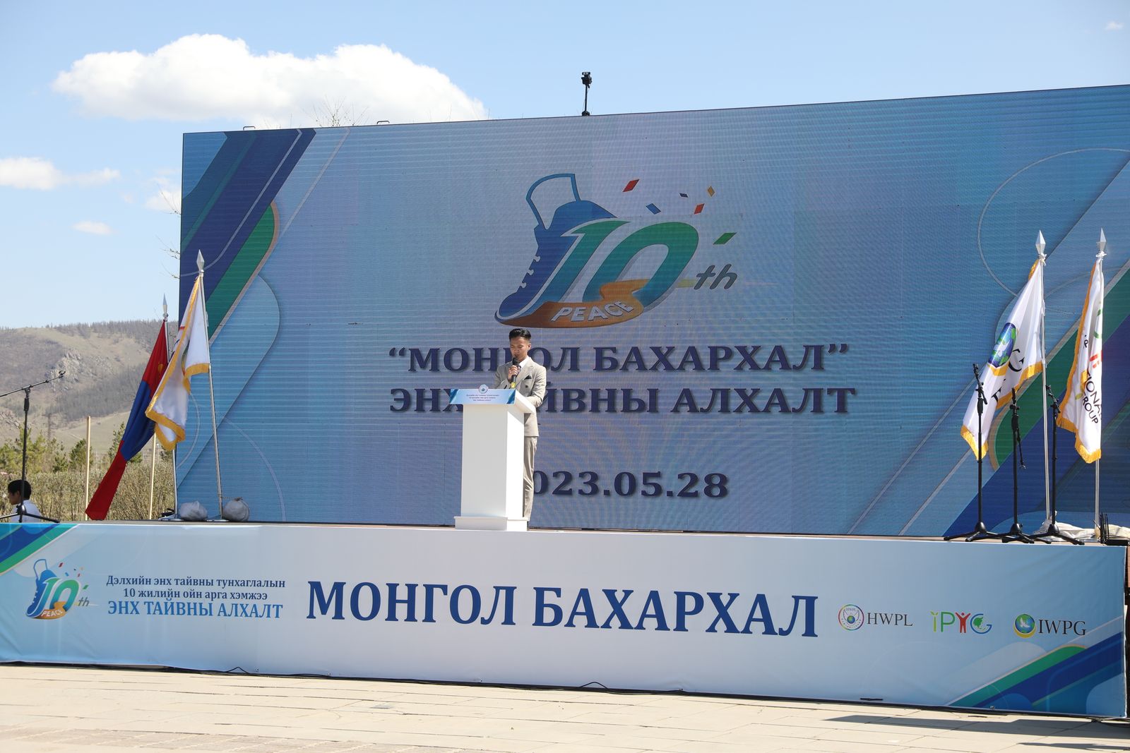 g4i6kz__1_x974 10,000 хүн “Монгол бахархал” энх тайвны алхалтад нэгдэж, Үндэсний цэцэрлэгт хүрээлэнг дүүргэлээ