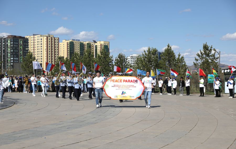 kg24ao__10_h450 10,000 хүн “Монгол бахархал” энх тайвны алхалтад нэгдэж, Үндэсний цэцэрлэгт хүрээлэнг дүүргэлээ