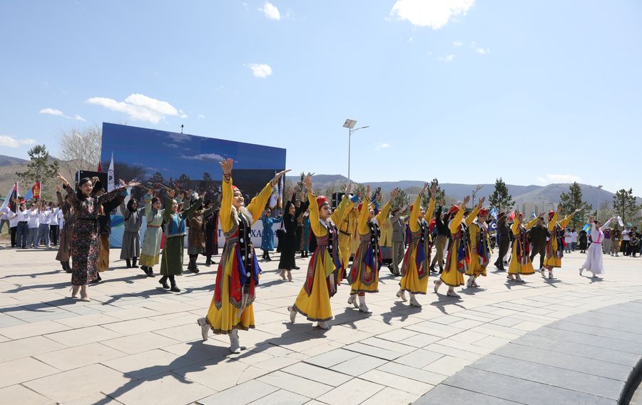 te65u2__7_h450 10,000 хүн “Монгол бахархал” энх тайвны алхалтад нэгдэж, Үндэсний цэцэрлэгт хүрээлэнг дүүргэлээ