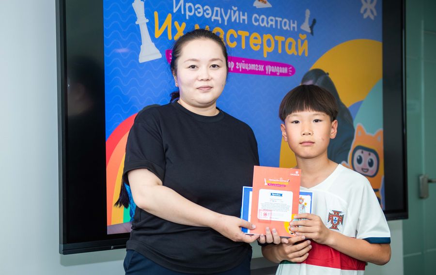 “Ирээдүйн саятан Их мастертай” уралдааны шилдэг хүүхдүүд шагналаа ...