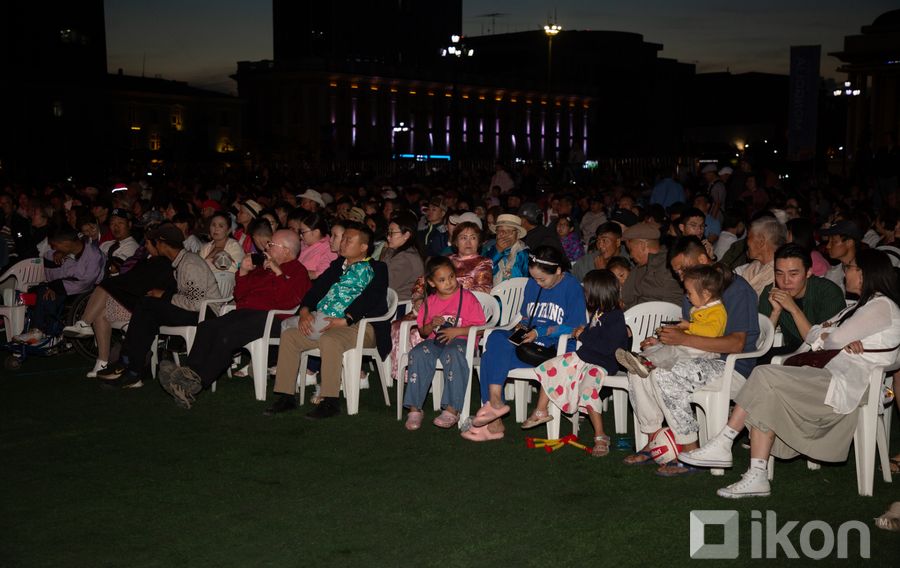 ФОТО: Төв талбайд болсон төрийн хүндэтгэлийн тоглолт