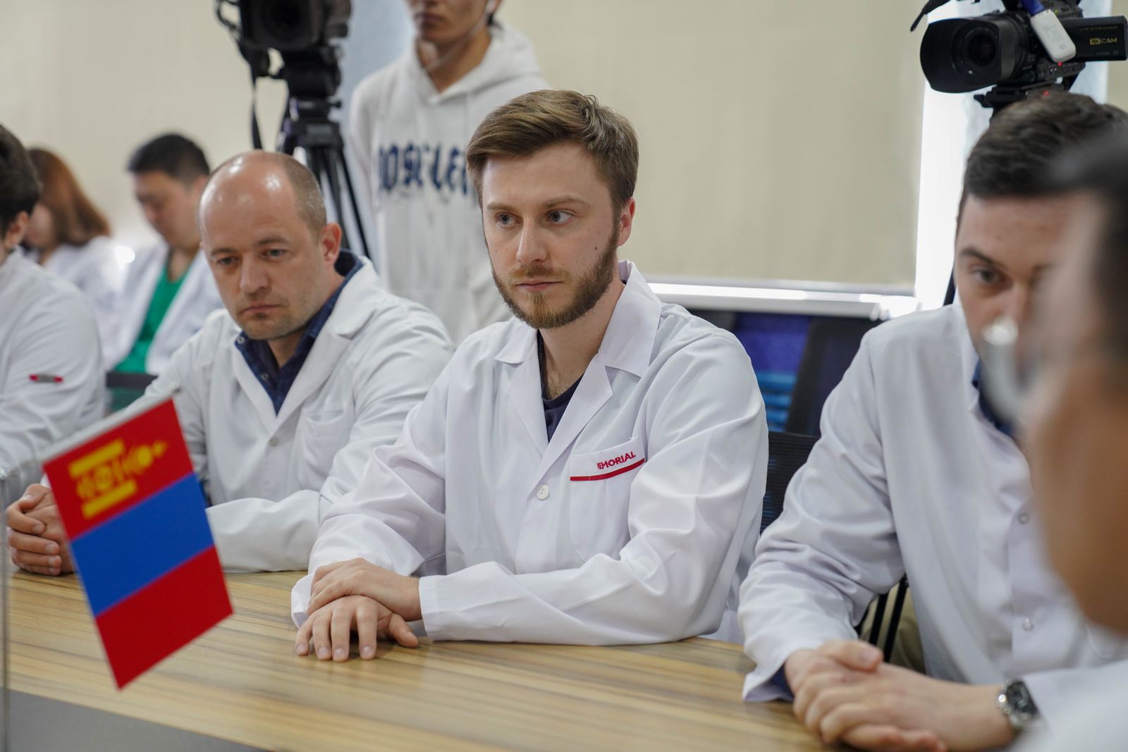 Элэг шилжүүлэн суулгах чиглэлээр ОХУ-ын эмч, мэргэжилтнүүд манай улсад ...