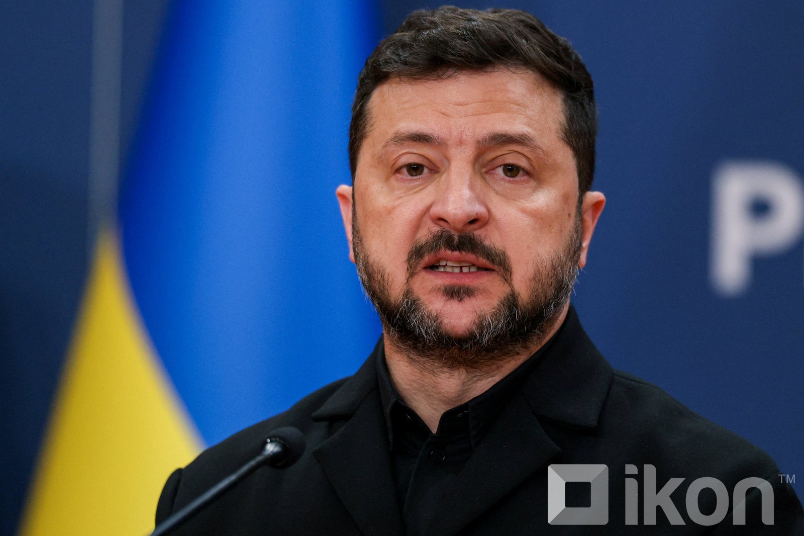 Украины ерөнхийлөгч Володимир Зеленский Оросын агаарын орон зай хаагдаж байгааг мэдэгджээ